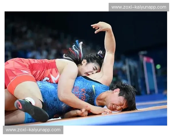 摔跤记者：镜头背后的角力与温度